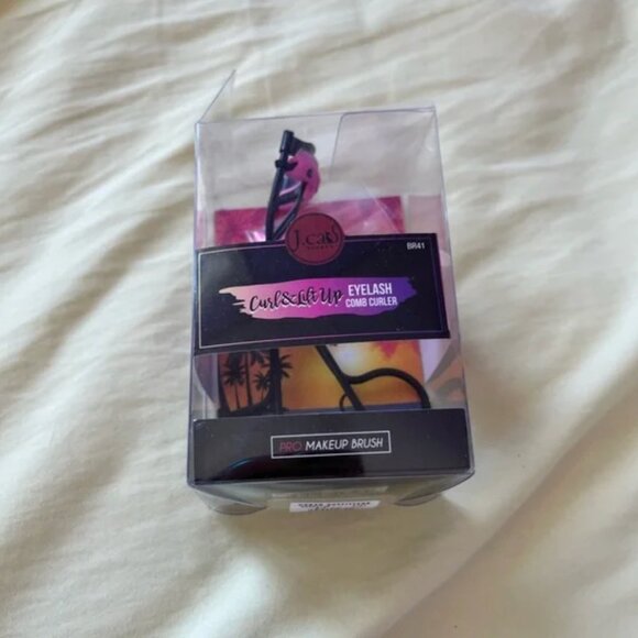 Urban Outfitters Eyelash Comb Curler - Picture 4 of 4